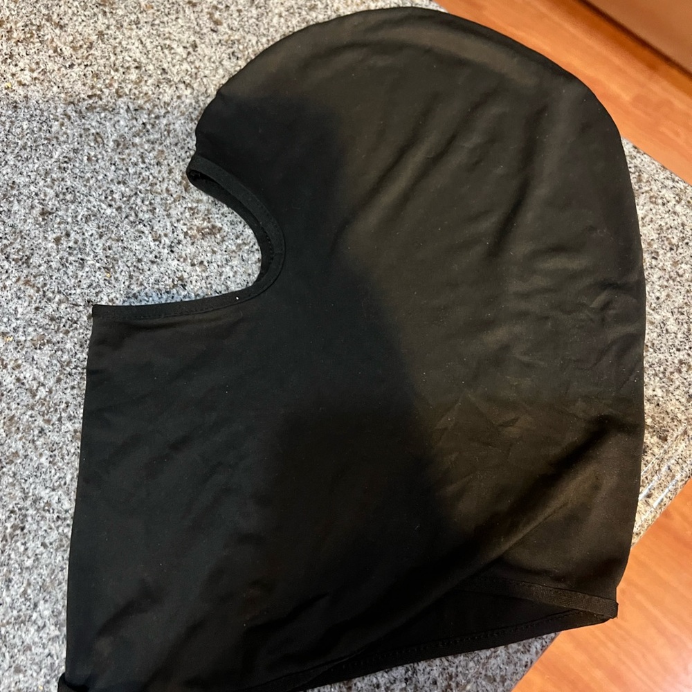 Black running mask hat